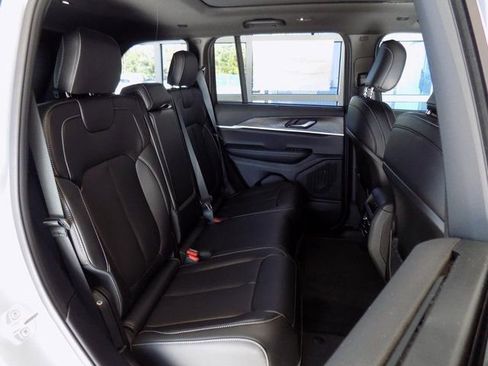New 2025 Jeep Grand Cherokee Limited w/ Luxury Tech Group II RWD image 21