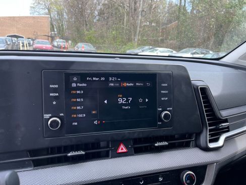Used 2025 Kia Sportage LX image 20