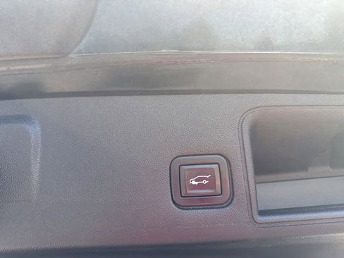 Used 2022 GMC Terrain SLT FWD image 9