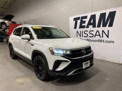 Used 2023 Volkswagen Taos SE w/ Panoramic Sunroof Package