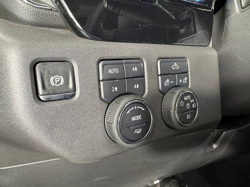 Used 2025 Chevrolet Silverado 1500 LT Trail Boss w/ Dark Appearance Package AWD/4WD image 28