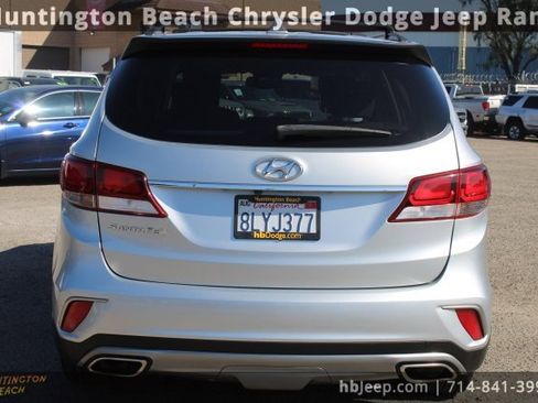 Used 2018 Hyundai Santa Fe SE image 4
