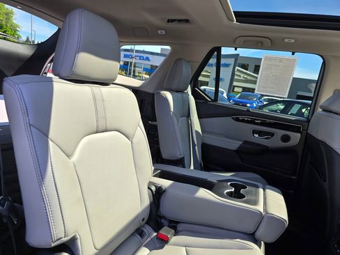 Certified 2023 Honda Pilot Touring image 7