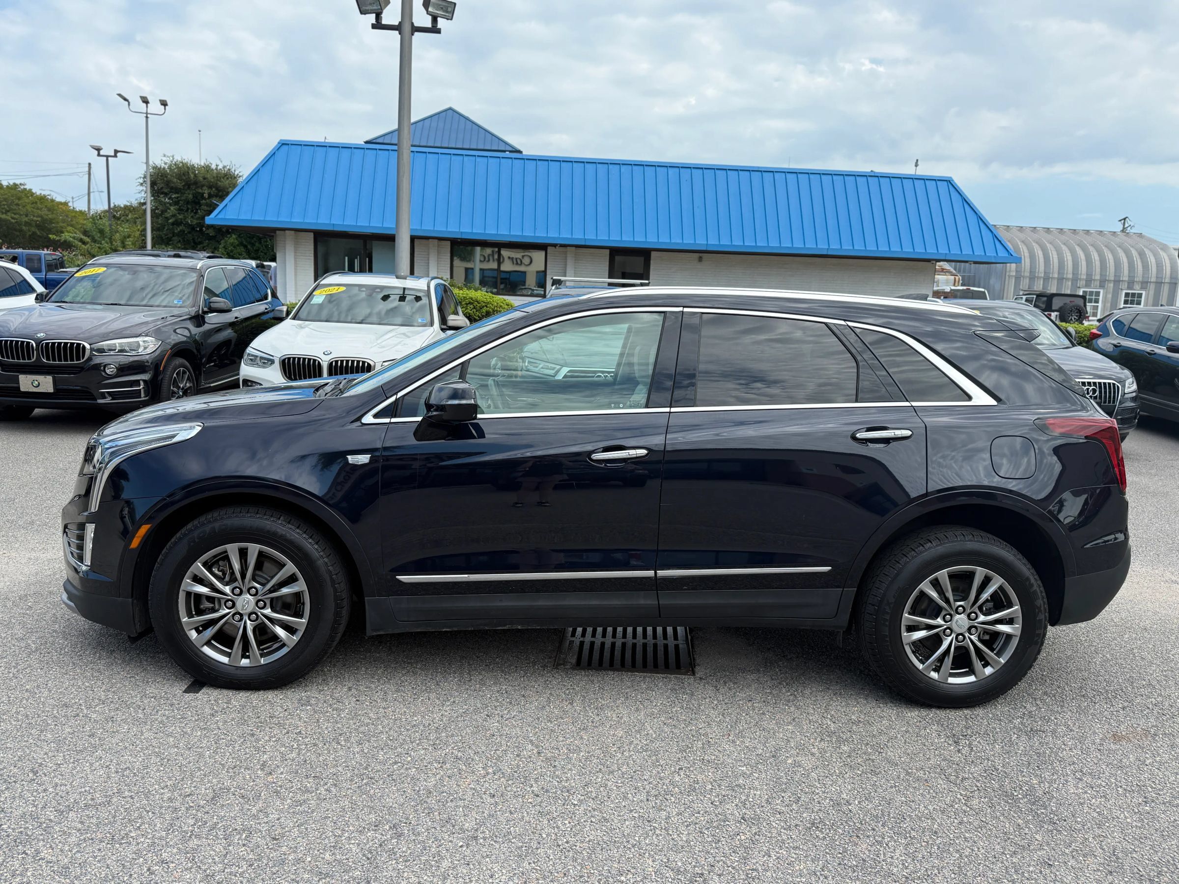 Used 2021 Cadillac XT5 Premium Luxury AWD/4WD image 3