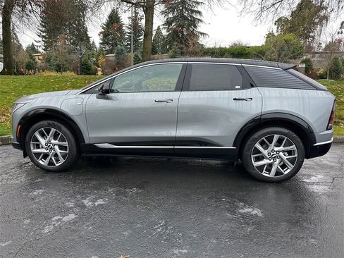 New 2026 Cadillac Optiq Luxury 1 image 2