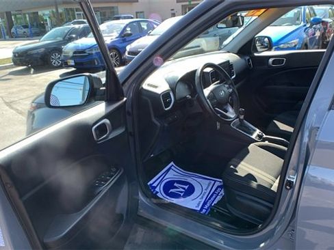 Used 2023 Hyundai Venue SEL image 9