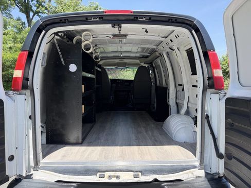 Used 2012 Chevrolet Express 2500 RWD image 20