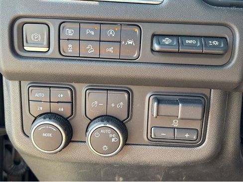 Used 2023 Chevrolet Suburban High Country w/ Advanced Technology Package AWD/4WD image 29