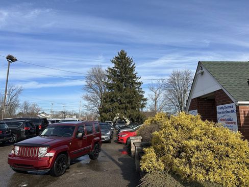 Used 2012 Jeep Liberty Sport image 1