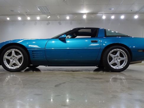 Used 1994 Chevrolet Corvette Coupe RWD image 7
