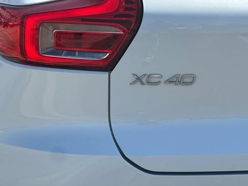 Used 2023 Volvo XC40 B4 Core w/ Convenience Package FWD image 26