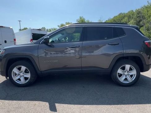 Used 2022 Jeep Compass Latitude w/ Convenience Group AWD/4WD image 5