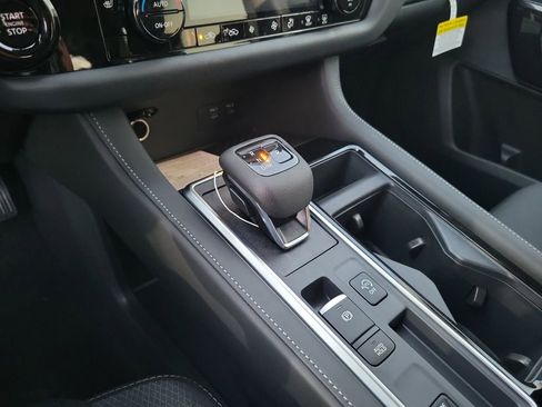 New 2026 Nissan Pathfinder SV image 9