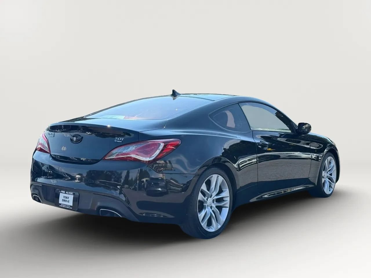 Used 2013 Hyundai Genesis 2.0T RWD image 3