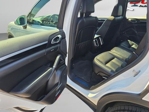 Used 2018 Porsche Cayenne S AWD/4WD image 25