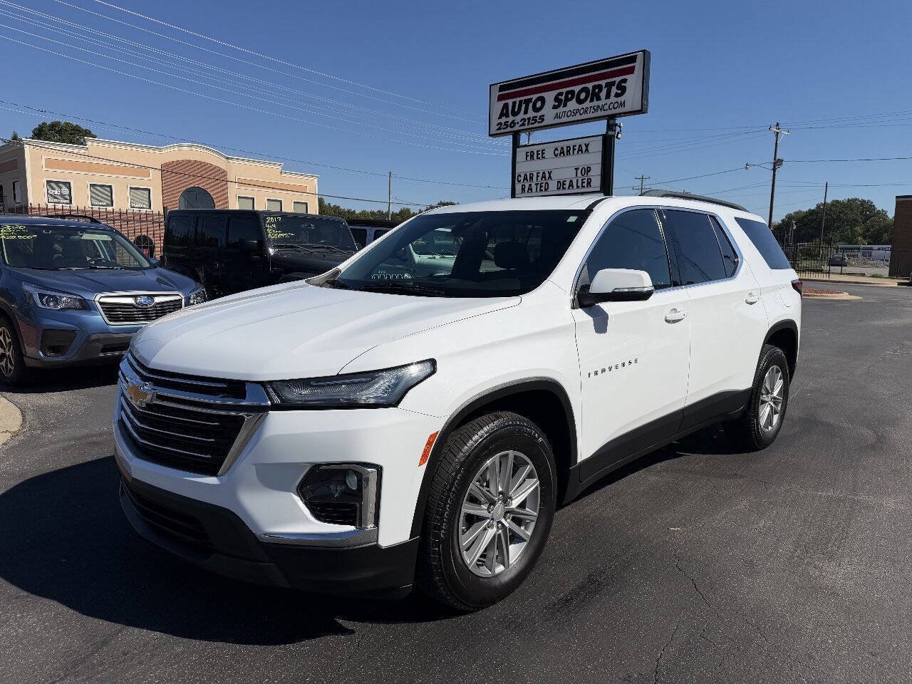 Used 2022 Chevrolet Traverse LT FWD image 1
