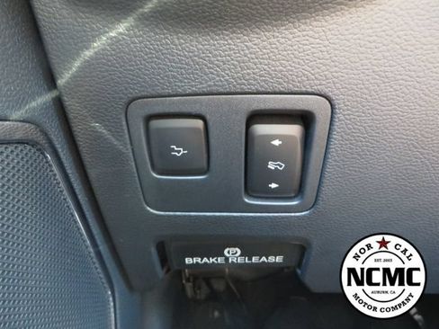 Used 2022 Ford F350 Platinum w/ FX4 Off-Road Package AWD/4WD image 46