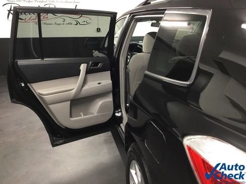 Used 2013 Toyota Highlander Plus AWD/4WD image 26