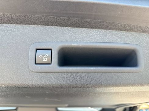 Used 2025 Toyota Sienna XLE w/ XLE Plus Package AWD/4WD image 18