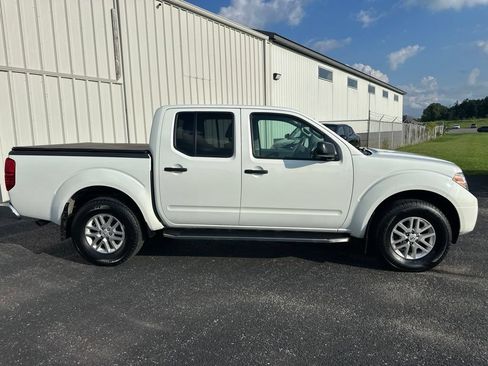 Used 2014 Nissan Frontier SV w/ SV Value Truck Package AWD/4WD image 8