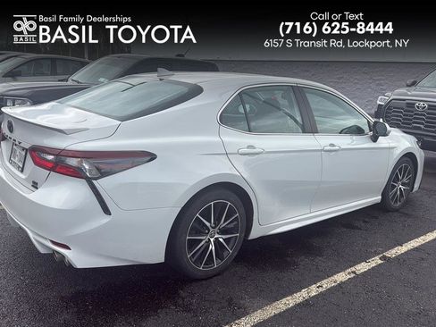 Used 2022 Toyota Camry SE w/ Cold Weather Package AWD/4WD image 1