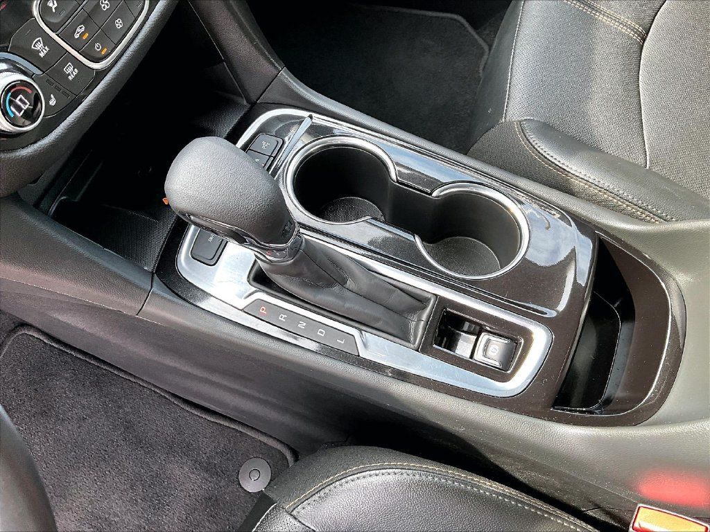 Used 2023 Chevrolet Equinox Premier AWD/4WD image 16