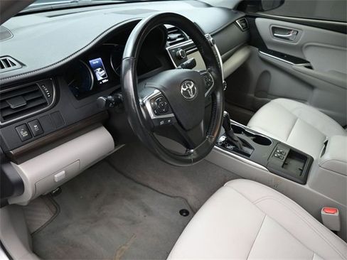 Used 2016 Toyota Camry XLE image 18