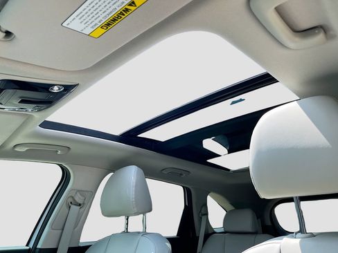 Used 2025 Kia Sorento SX FWD image 28