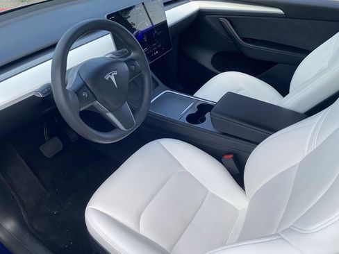 Used 2023 Tesla Model Y Long Range AWD/4WD image 16