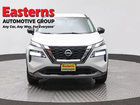 Used 2023 Nissan Rogue S AWD/4WD image 2