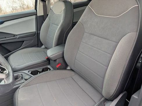 Used 2023 Volkswagen Taos SE image 16