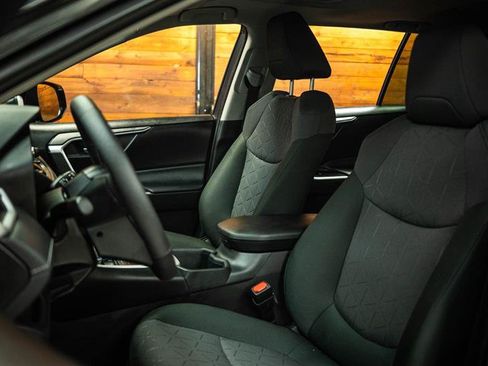 Used 2025 Toyota RAV4 XLE w/ Convenience Package FWD image 10