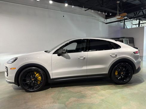 Used 2024 Porsche Cayenne Turbo GT AWD/4WD image 4