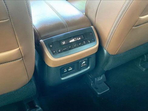 Used 2023 Nissan Pathfinder Platinum AWD/4WD image 11