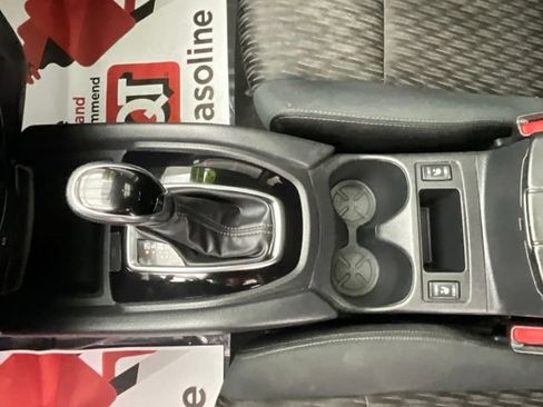 Used 2017 Nissan Rogue SV AWD/4WD image 23
