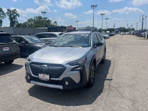 Used 2025 Subaru Outback Limited AWD/4WD image 7