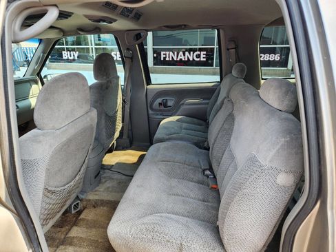 Used 1999 Chevrolet Suburban 4WD w/ Preferred Equipment Group 2 image 18