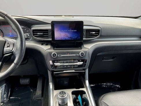 Certified 2020 Ford Explorer XLT w/ Equipment Group 202A AWD/4WD image 9