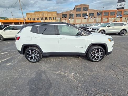 Used 2024 Jeep Compass Limited w/ Sun and Sound Group AWD/4WD image 8