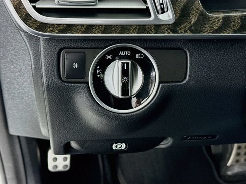 Used 2016 Mercedes-Benz E 400 Sedan image 11