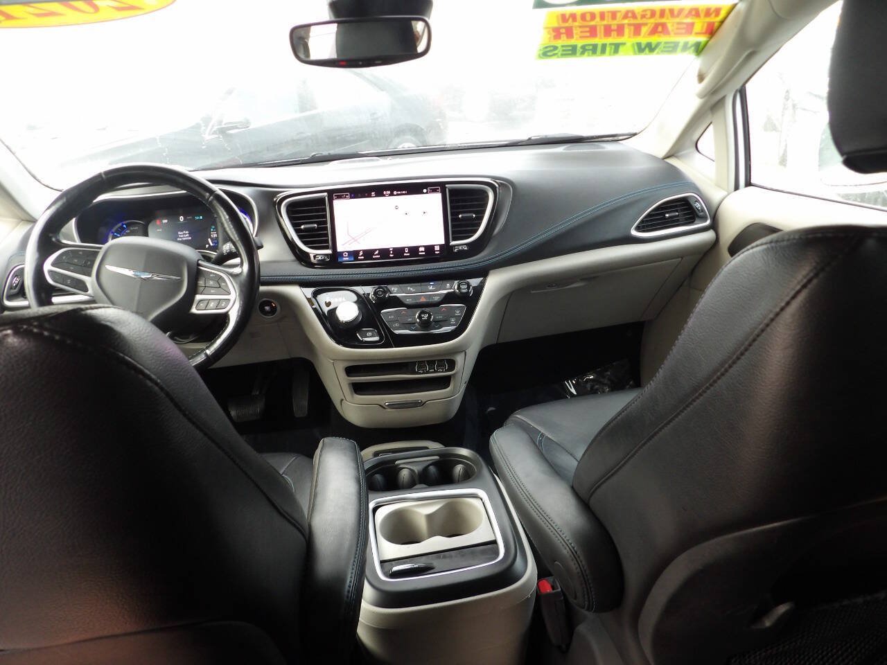 Used 2021 Chrysler Pacifica Touring-L FWD image 12