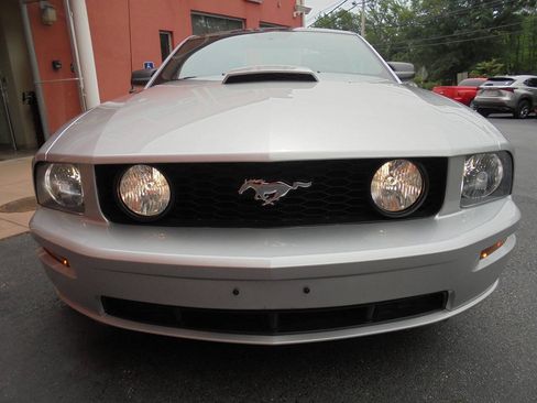 Used 2009 Ford Mustang GT RWD image 17