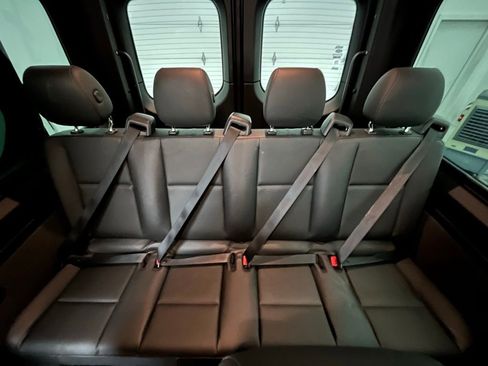 Used 2019 Mercedes-Benz Sprinter 2500 image 32