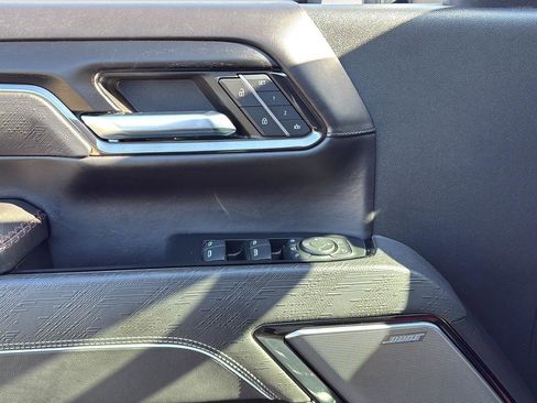 Used 2024 GMC Sierra 2500 AT4X image 14