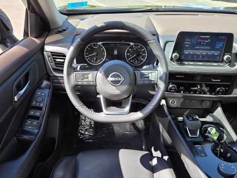 Used 2023 Nissan Rogue SV w/ SV Premium B Package image 12