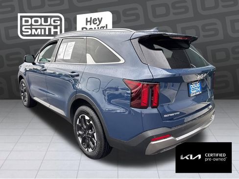 Certified 2024 Kia Sorento S w/ Panoramic Sunroof Package AWD/4WD image 3