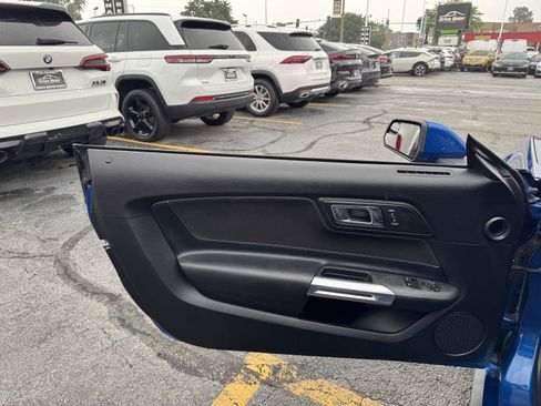 Used 2017 Ford Mustang Coupe RWD image 18