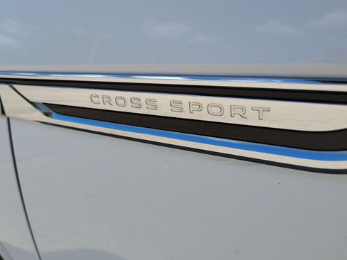 Used 2023 Volkswagen Atlas Cross Sport SE image 9