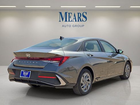 Used 2024 Hyundai Elantra SEL image 5
