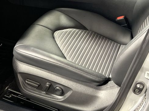 Used 2022 Toyota Camry SE image 14